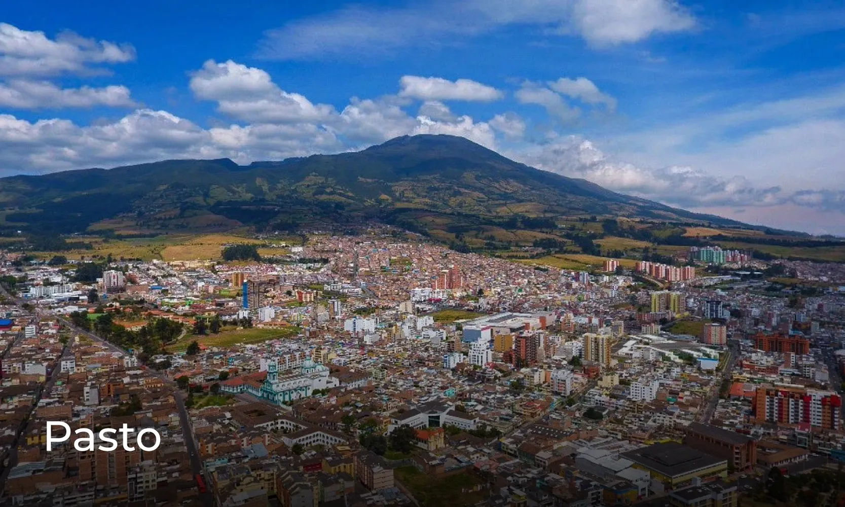 Vista panorámica de Pasto con el volcán Galeras, ciudad con vitrina GAC AutoBonn