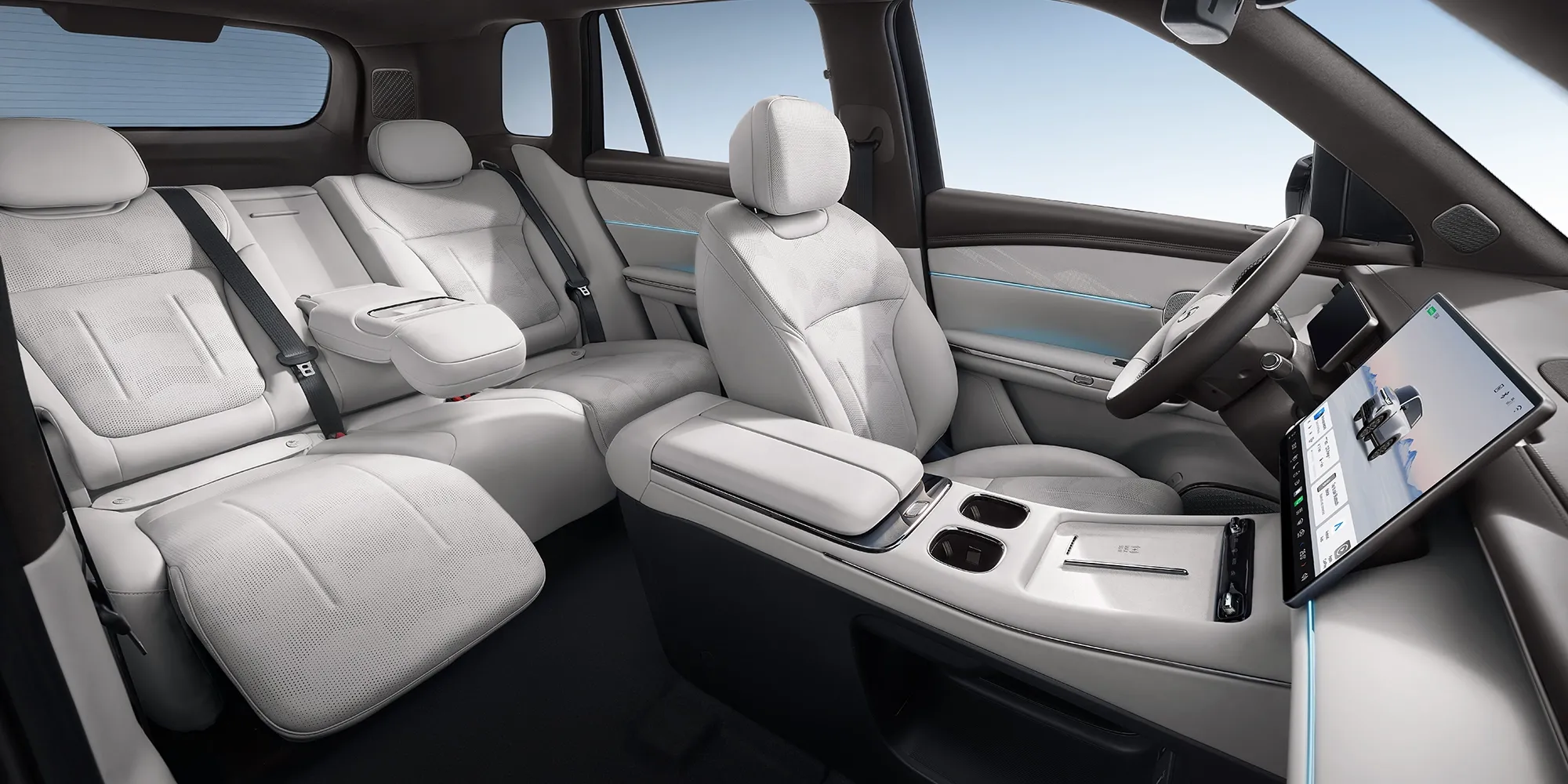 22 parlantes con sonido Dolby Atmos.